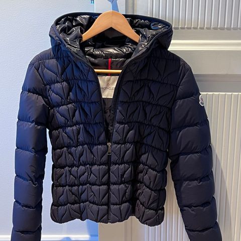 Moncler dunjakke til jente 14 år / 164 cm.