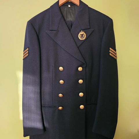 Eldre uniform til menn