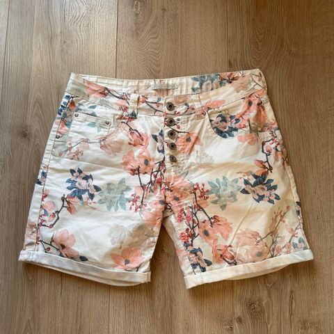 Vintage-style shorts med blomster str. 40 - veil. 599,-