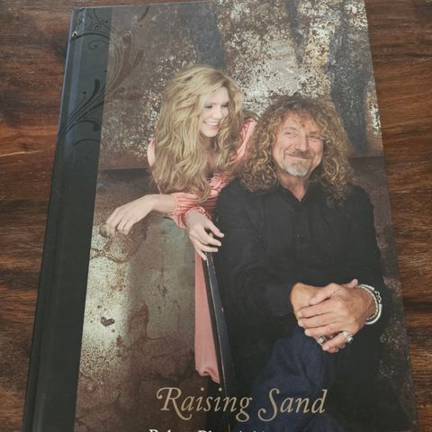 Robert Plant and Alison Krauss. Raising Sand tour book