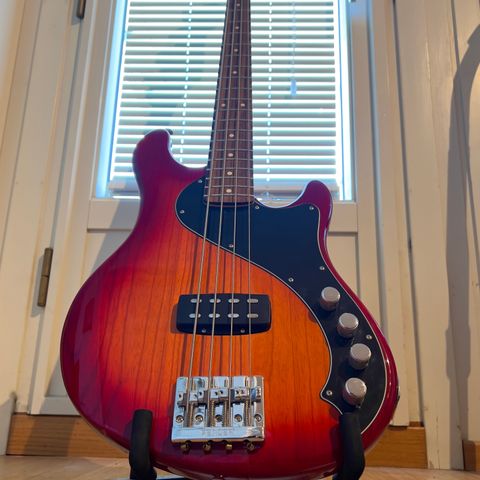 Fender Dimension IV Bass (Aged cherry, Mexican)