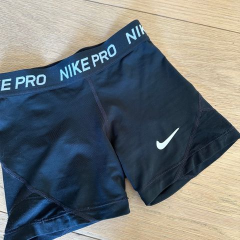 Nike pro shorts str 8-10 år