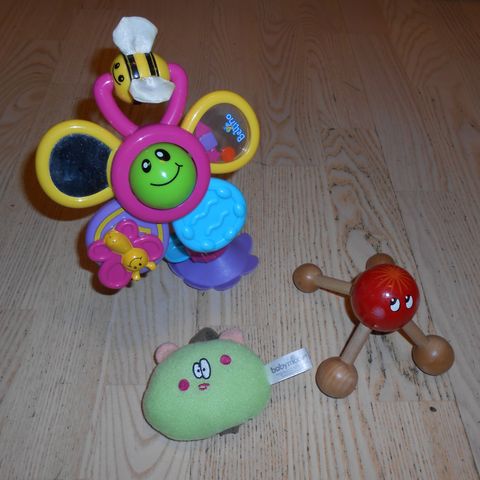 @ Lekepakke (D) Fin lekepakke med leker for mindre barn.