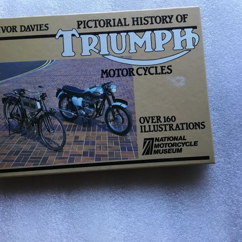 Triumph bok som ny