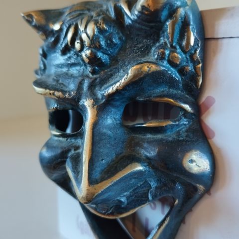 Antik gresk teatralsk dekorativ bronse liten maske - satyr.