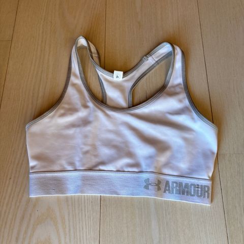 Helt ny Under Armour treningstopp str xs. 50 kr