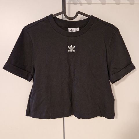 Ny adidas tskjorte