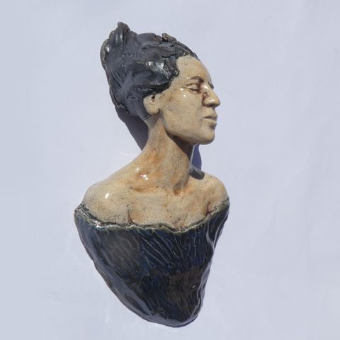 Vakker skulptur i keramikk, med krakeleringsglasur, kun en av