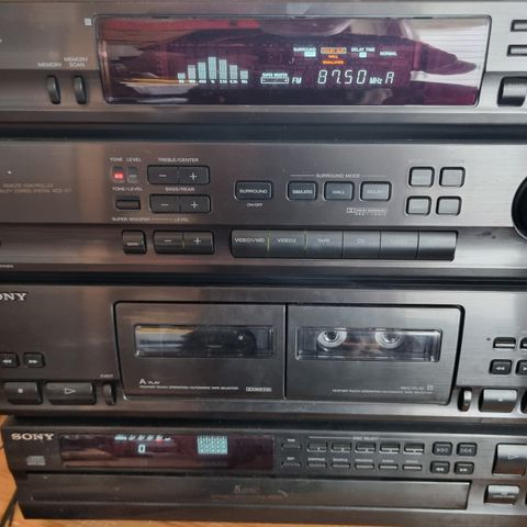 SONY midi anlegg, HCD-451 m/Forsterker/Tuner/Dobbel kass, CD m/magasin (5CDer).