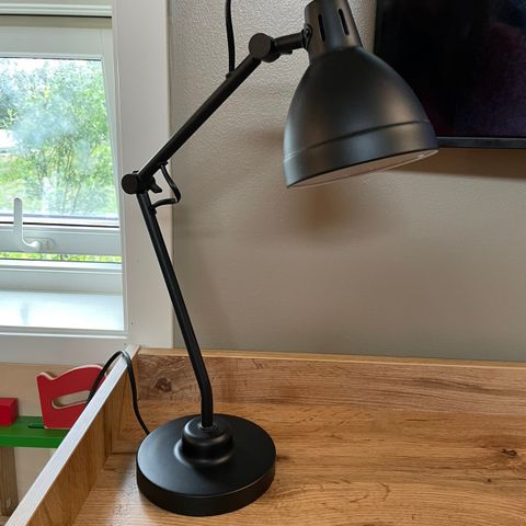 Nattbordslampe fra IKEA