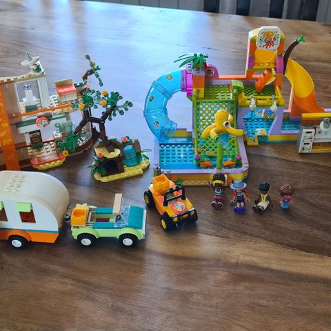 Lego friends selges