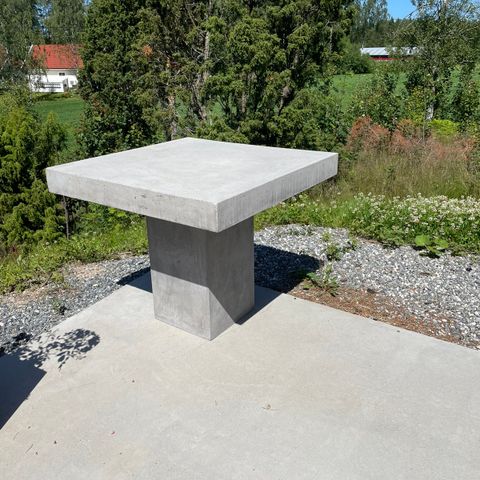 2 stk betongbord