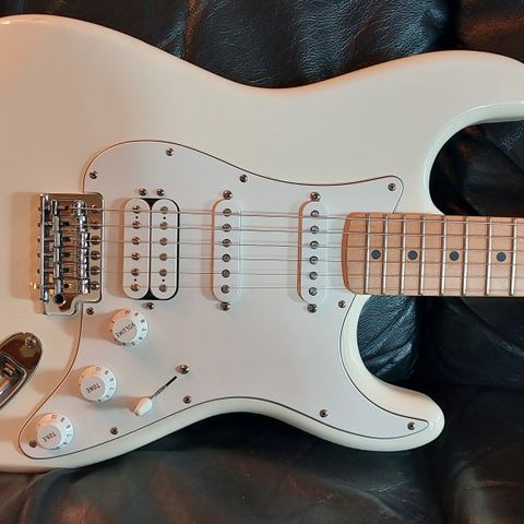 Fender Stratocaster HSS MIM 2007 +bag