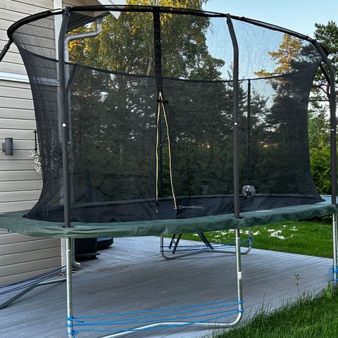 Oval trampoline 3 x 4,6m