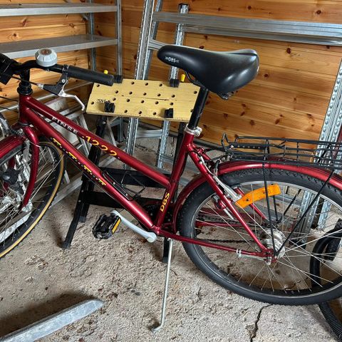 To flotte sykler selges - rød sykkel solgt
