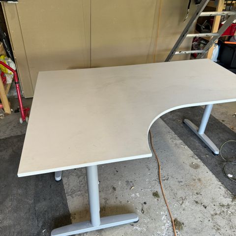 IKEA hjørneskrivebord