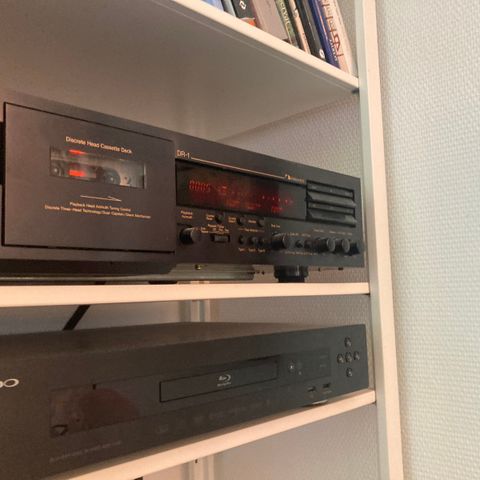 Nakamichi DR1 kassettspiller + innspilte og uinnspilte bånd