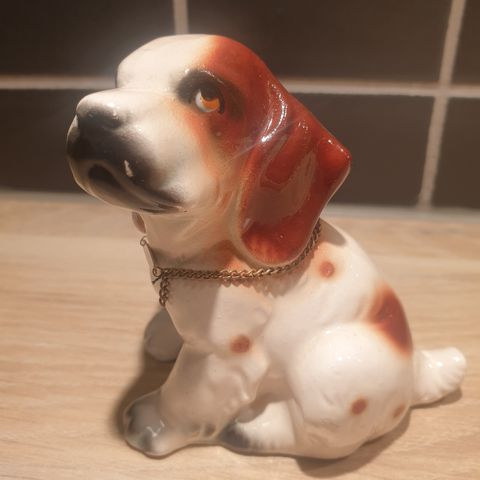 'Spaniel' porselens hund selges kr 350,-