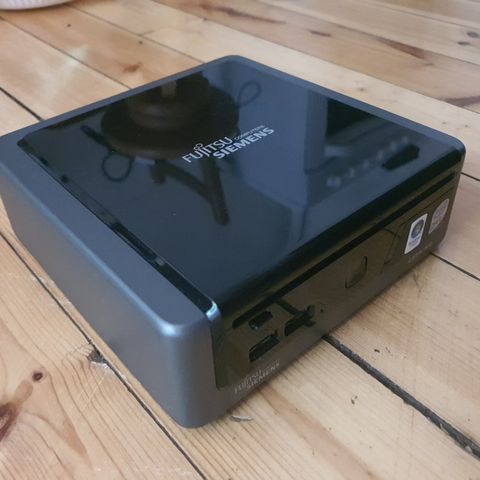 NUC Fujitsu Siemens Esprimo Q5030