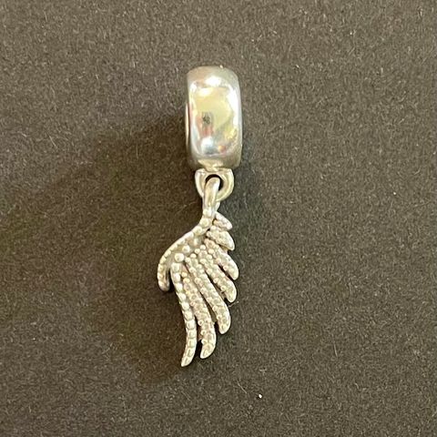 Pandora charm «Majestic Feather» dangling