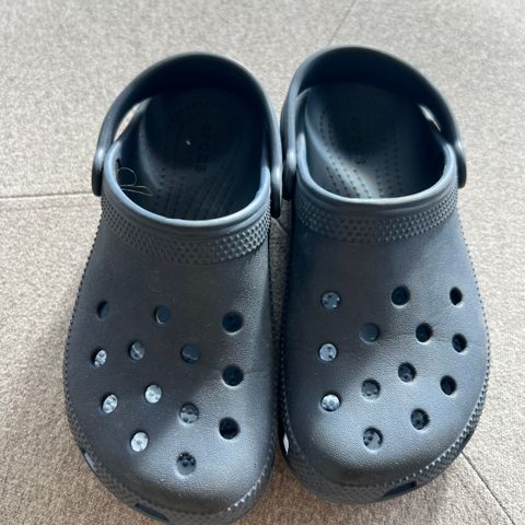 Crocs til barn i str 13  (sålen er 22 cm)