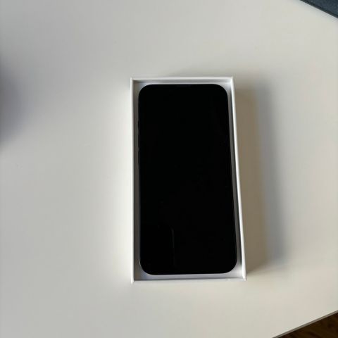 Strøken Iphone 13 (128GB)