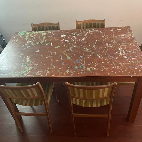 spisebord med fem stole / dining table with 5 chairs