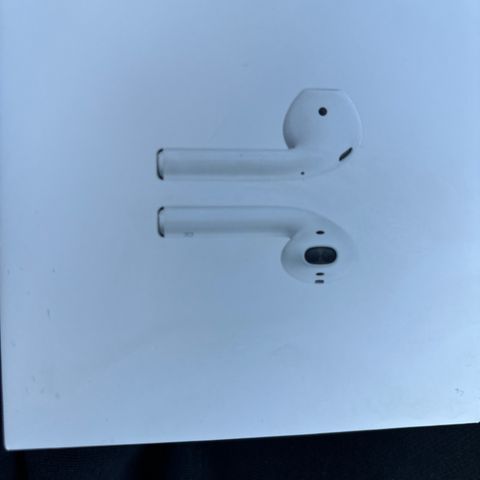 Apple airpods gen 1 med ny lader og boks.  Komplett produkt