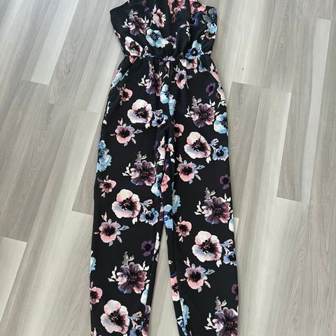 Sommerlig og Søt Jumpsuit/Heldress fra H&M - Str: 158