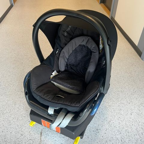 Maxi-cosi Cabriofix med base