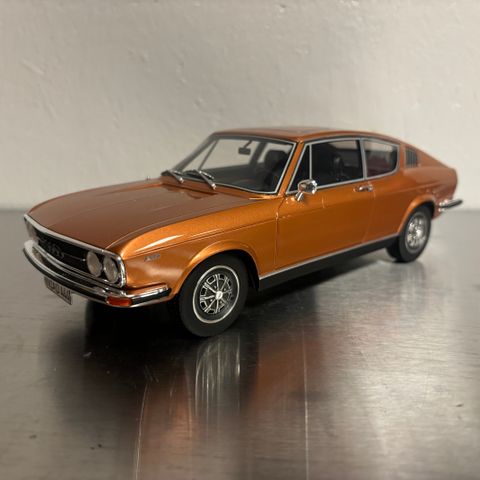 1:18 Audi 100 coupe S fra BOS selges