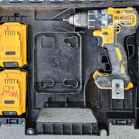 DeWalt drill 18V XR, 2 batterier (5.0Ah) og T-stack