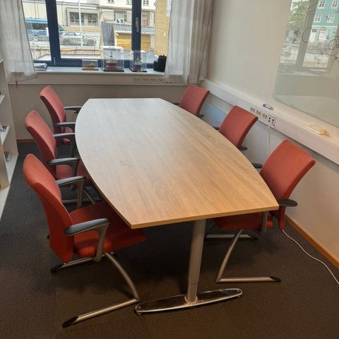 Møtebord med 6 stoler