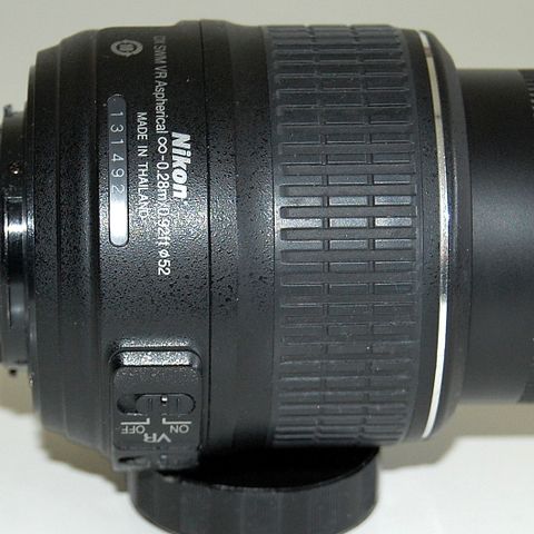 Nikon DX AF-S Nikkor 18-55mm 1:3.5-5.6 G  DX SWM  Aspherical linse *LES