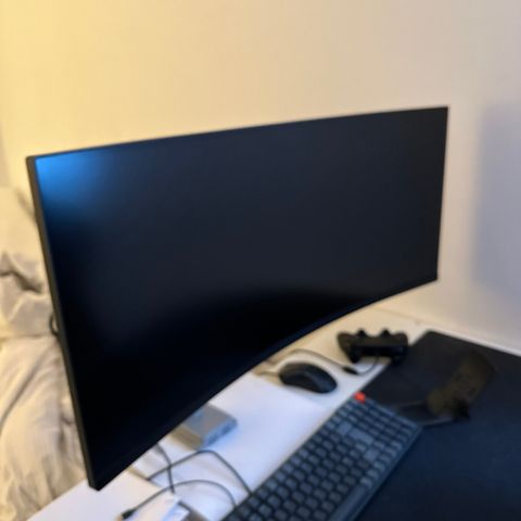 Xiaomi Mi Monitor 34"  med monitor arm.