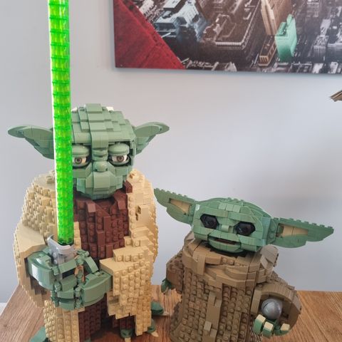 Lego Star Wars Yoda 75255 og The Child 75318