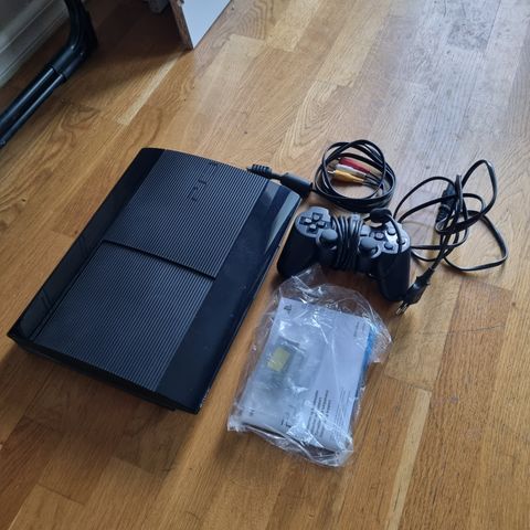 Playstation 3 super slim med spill og eske