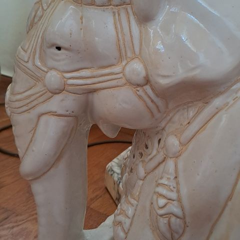 Keramikk elefant selges - billig kr. 2500