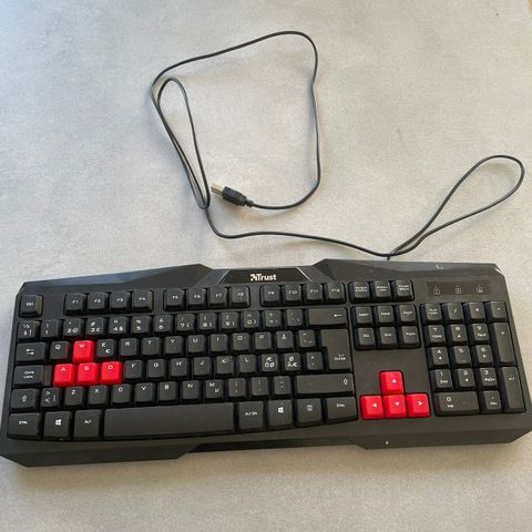 Trust tastatur, mus og musematte