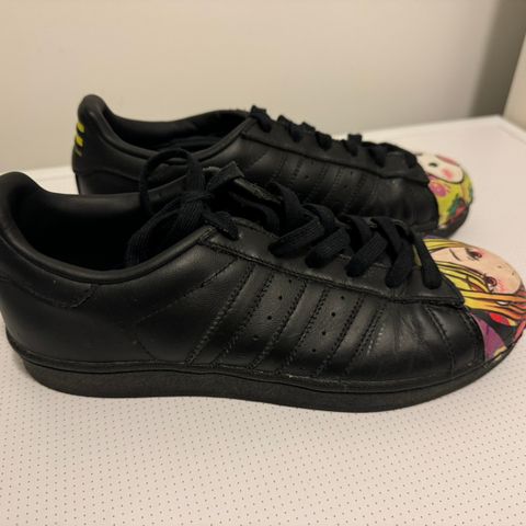 Adidas superstar sko 38 2/3 svart