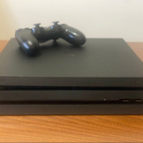 PS4-PRO 1TB Konsoll( PERFEKT STAND)