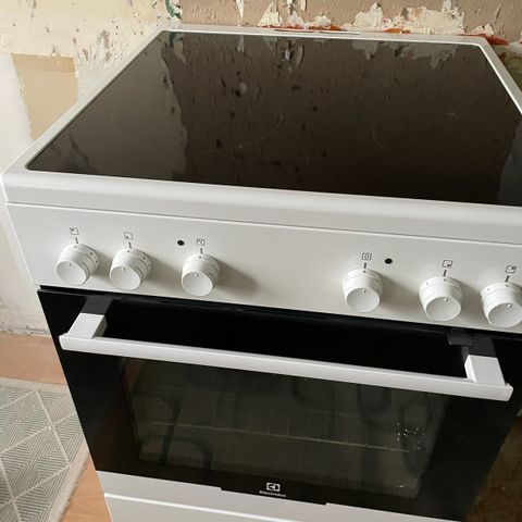 Electrolux LKR62002NW keramisk komfyr