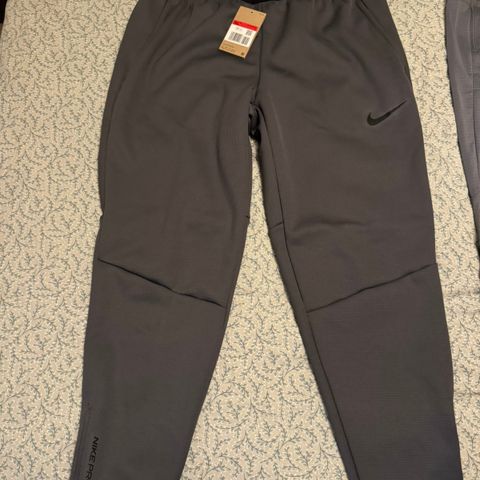 Nike pro joggebukse x2! Størrelse L