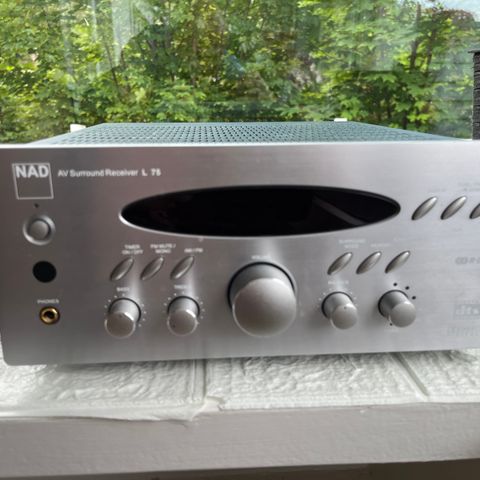 NAD L75