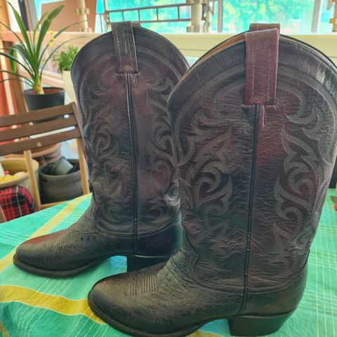 Tony Lama cowboy boots