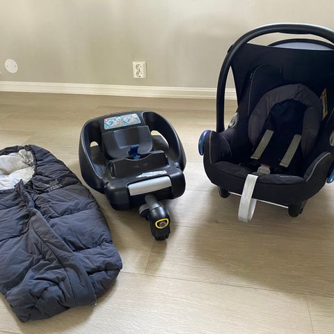 Maxi-cosi bilsete med isofix base og bilstolpose