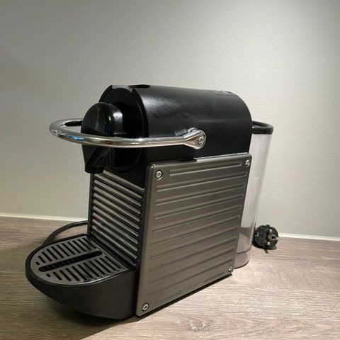 Nespresso Pixie Titan