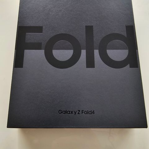 Tomt eske (Samsung galaxy fold Z4).