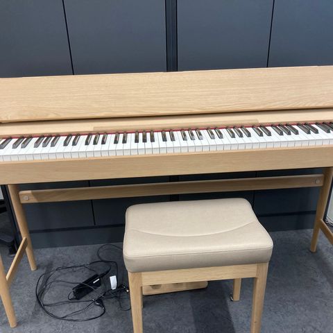 Roland Kyola  piano