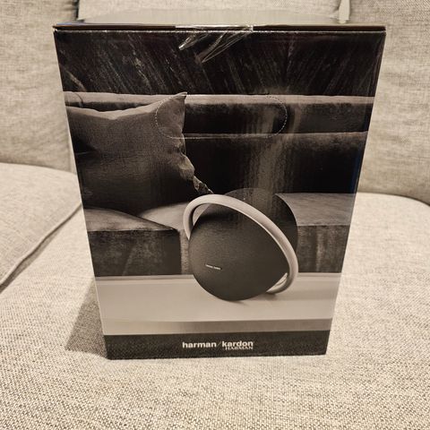 Harman Kardon Onyx Studio 8